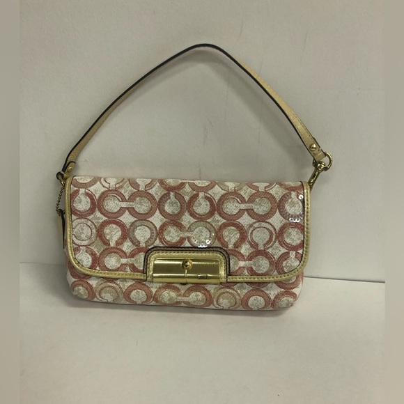 COACH SIGNATURE SEQUINED CLUCH WRISTLET IN PINK COLOUR - Picture 3 of 8